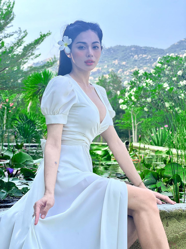 Sở hữu ngoại hình xinh đẹp, vóc dáng nóng bỏng, Khiết Anh là gương mặt nổi bật của cuộc thi "Hoa hậu Chuyển giới Việt Nam 2023".