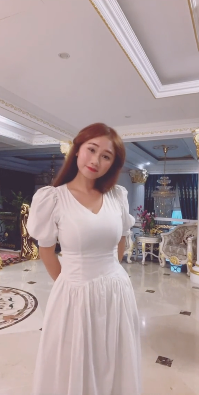 Ngoài ra, Phương Thảo cũng thường xuyên xuất hiện, giao lưu - ca hát cùng mẹ chồng của mình vô cùng thân thiết.