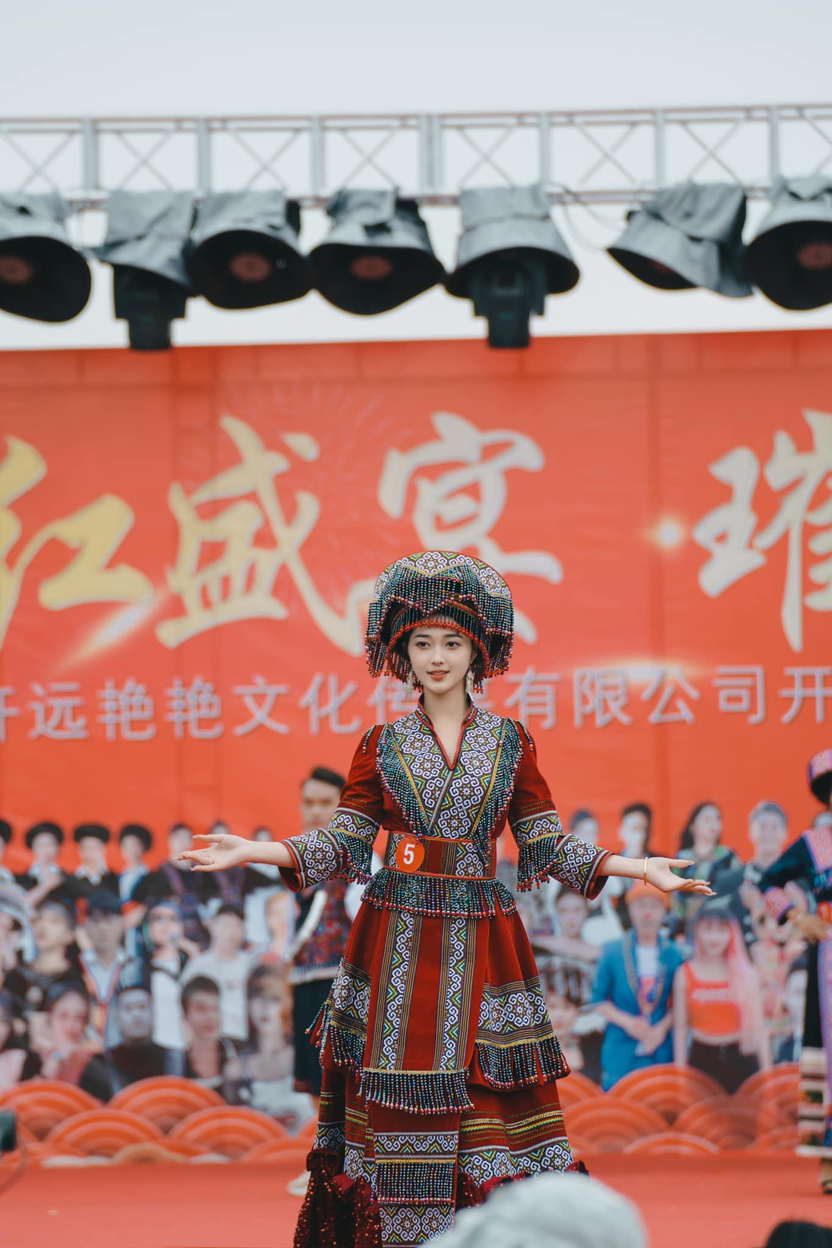 Xem những bức ảnh của Giàng Thị Váng, netizen khen ngợi nhan sắc của "sơn nữ Tây Bắc".