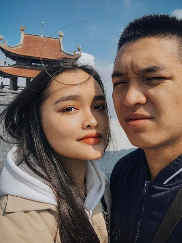 Với Linda Ngô và Phong Đạt, đối phương không chỉ là người yêu mà còn là người bạn sẵn sàng sẻ chia đắng cay ngọt bùi, là động lực để đôi bên hoàn thiện và phát triển bản thân. Thậm chí, chỉ cần ở bên nửa kia thì nơi đâu cũng là “nhà”, giúp họ có cảm giác yên bình khó tả.