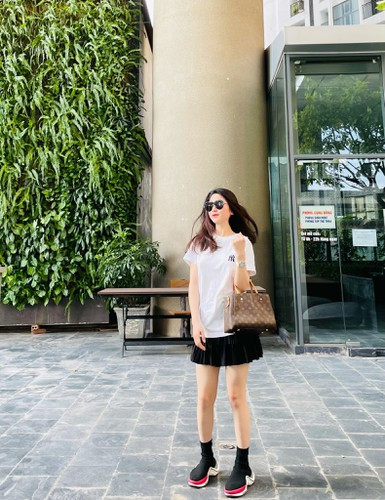 Bạn gái tin đồn của Quang Hải tên là Chu Thanh Huyền (SN 1994), hiện đang sinh sống và làm việc tại Hà Nội.