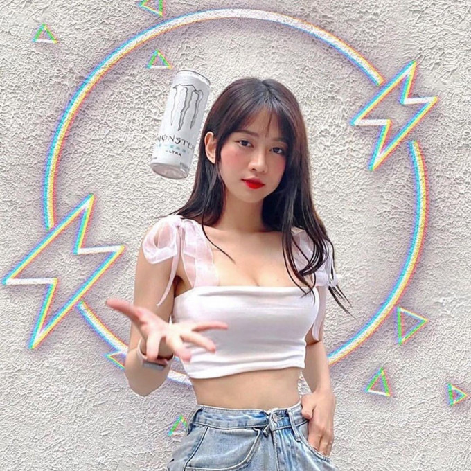 Hình ảnh quyến rũ của Lê Bống sau khi đăng tải đã nhận được "bão like" từ người hâm mộ.