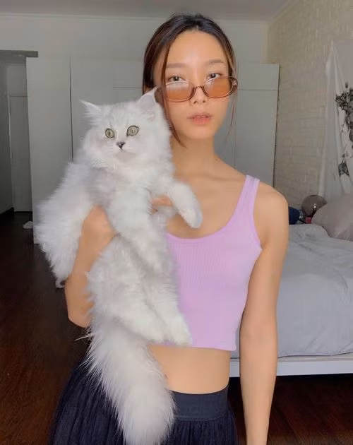 Huỳnh Phương Trinh sinh năm 1995, hơn Hoàng Nam hai tuổi.