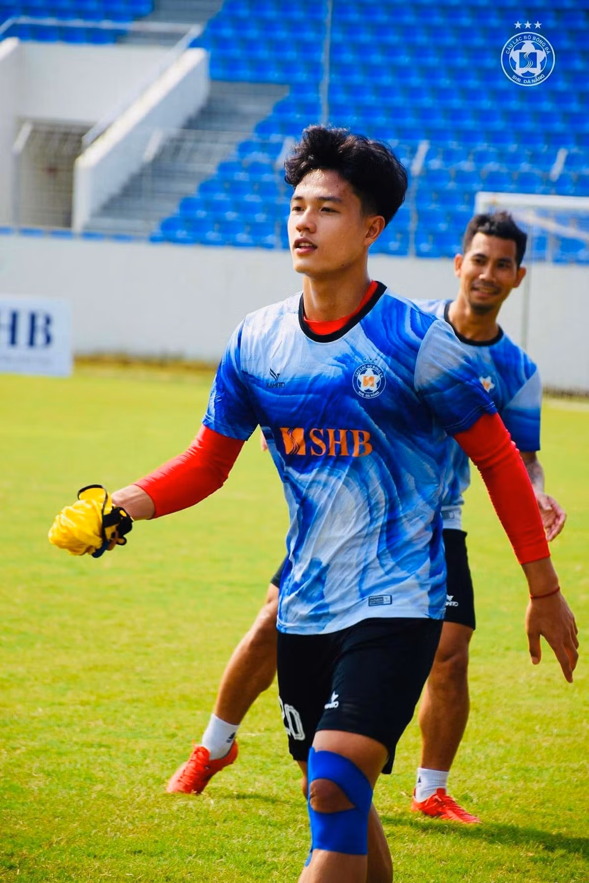 Không dừng lại ở đó, đến lượt Bùi Hoàng Việt Anh, Lương Duy Cương cũng buông câu “thính”: “Em thích anh hơn”.