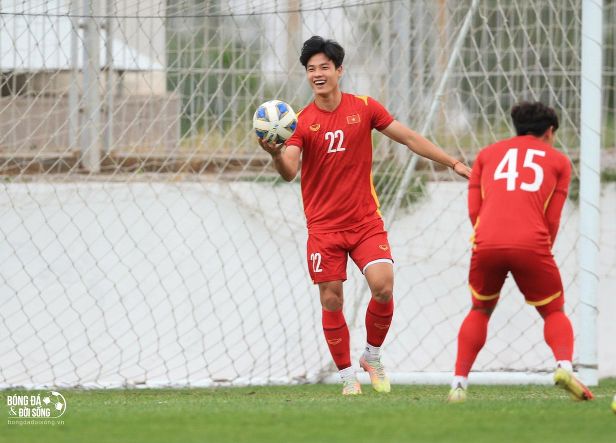 Ở lứa cầu thủ U23 Việt Nam hiện nay có rất nhiều gương mặt trẻ tiềm năng, trong đó, cái tên Lương Duy Cương được nhiều người hâm mộ quan tâm.