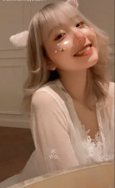 Gần đây nhất, Khánh Huyền và Bụt cũng đã có chuyến du lịch hạnh phúc bên nhau.