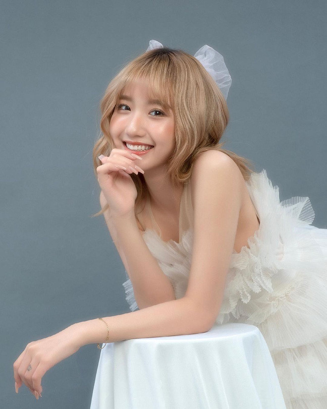 Cụ thể, câu hỏi của netizen là về chuyện có phải Khánh Huyền mới đi tiêm môi cho dày và mọng hơn trong khoảng thời gian gần đây hay không?