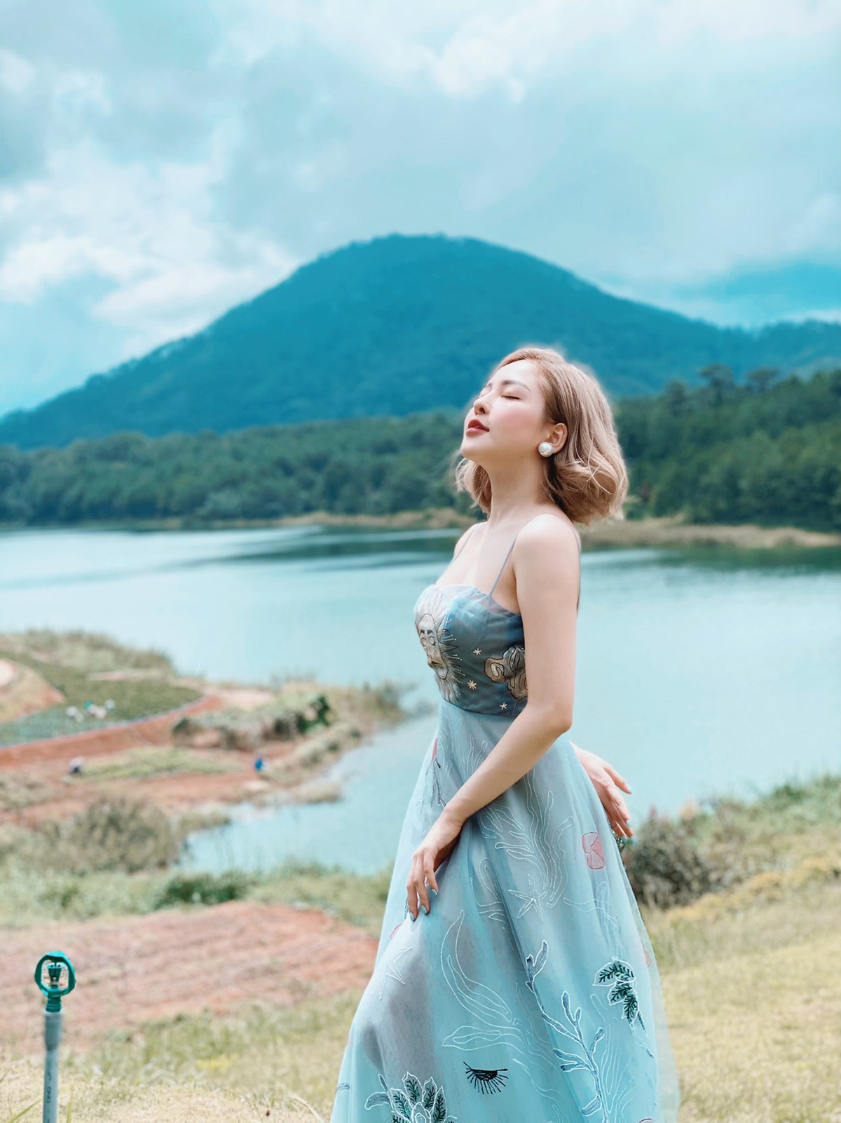 Tuy nhiên vào tháng 4/2019, Trâm Anh bất ngờ vướng scandal lộ "clip nóng" khiến hình ảnh cô nàng bị ảnh hưởng nghiêm trọng.