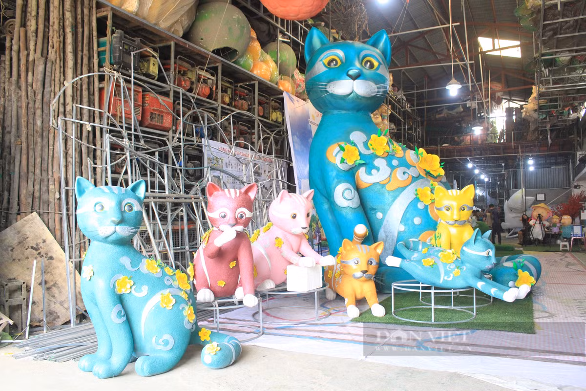 Phác thảo linh vật mèo ở TP. Hồ Chí Minh trưng bày ở đường hoa Tết sắp tới. Ảnh: Dân Việt