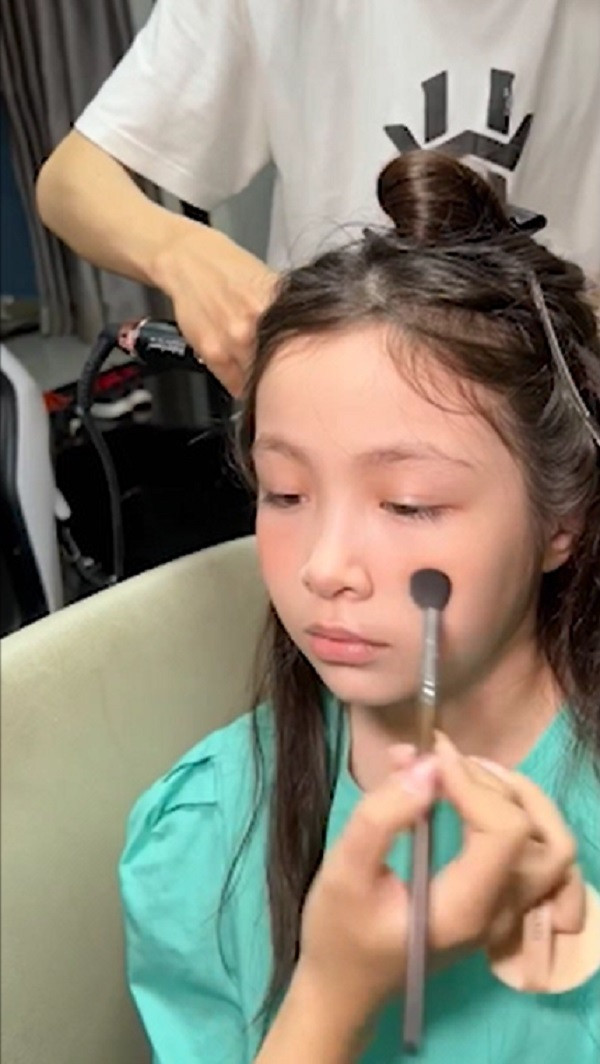 Nhiều mẹ bỉm sữa thậm chí còn vào “xin vía” để có thể sinh được một cô công chúa xinh đẹp, đáng yêu như Cadie Mộc Trà.