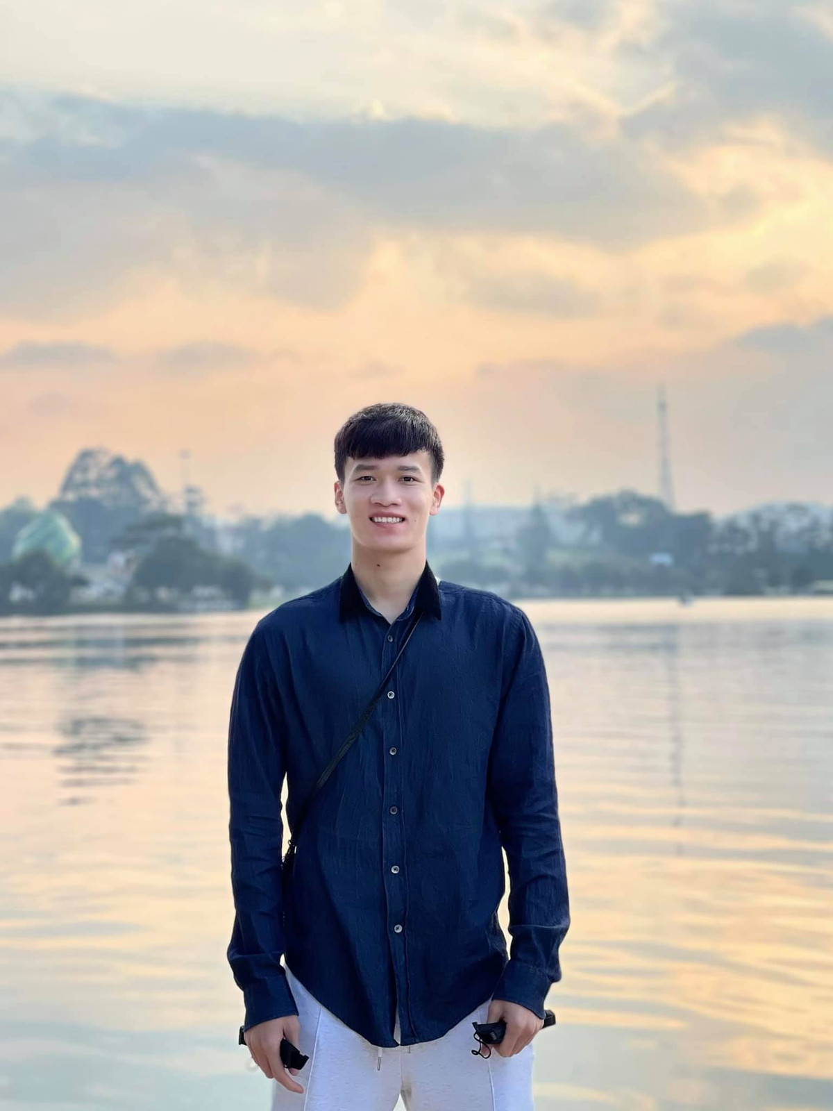 Có thể nói, Hoàng Đức là mảnh ghép của HLV Park Hang Seo nơi hàng tiền vệ. Cầu thủ này thể hiện được sự đĩnh đạc trong từng pha xử lý.