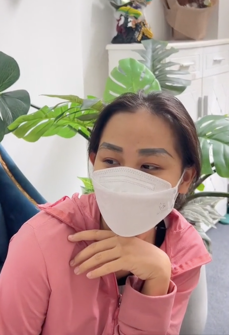 Xăm chân mày là phương pháp tân trang nhan sắc phổ biến, nhưng không phải ai cũng may mắn được làm tại cơ sở uy tín, thợ có tay nghề. Và 3 người phụ nữ này lại rơi vào phần trăm không may mắn đó.