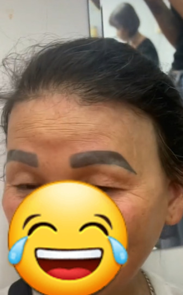 Nhiều người còn nhận xét dáng lông mày khiến cả 3 cô gái trông dữ dằn hơn, nhan sắc đã bị dìm sau khi có đôi chân mày mới.