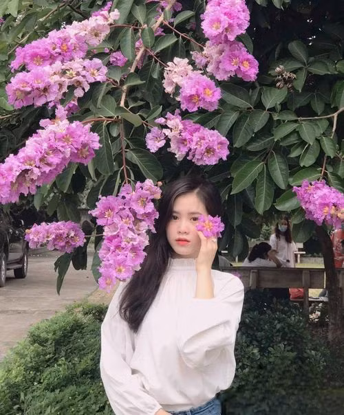 Cô gái Tày chia sẻ về quan điểm sống rằng: "Mình luôn nghĩ rằng phải cố gắng làm tốt những việc mình nên làm, cố gắng vì những người thân yêu sau đó mới đến bản thân mình. Mình sống vì hiện tại và tương lai, theo đuổi đam mê...