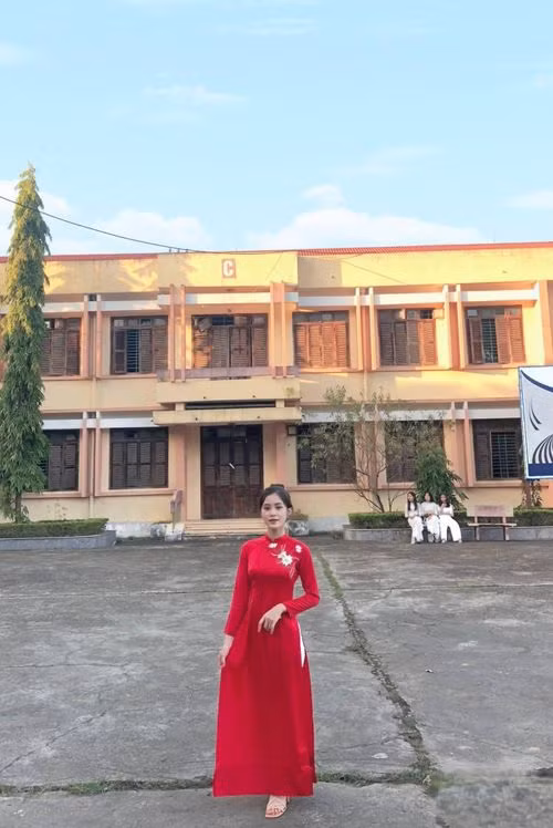 “Dù rất hòa đồng với mọi người nhưng mình lại khá ngại giao tiếp chốn đông người. Khi bị mọi người đánh giá không tốt, mình cảm thấy rất tự ti và xuất hiện những cảm xúc tiêu cực”, 10X chia sẻ.