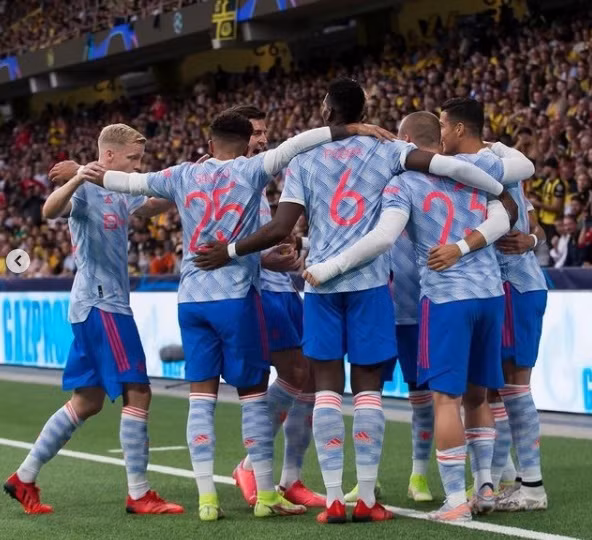 Ronaldo len tieng that bai cua MU va ‘su co’ o san Young Boys