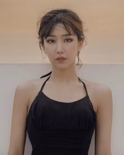 Hình thể quyến rũ cùng gương mặt thanh tú nên dường như nữ ca sĩ chưa từng bị phong cách thời trang nào "làm khó".