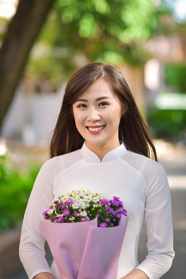 Bích Nguyệt sinh ra và lớn lên tại Cao Bằng và cô bạn hot girl là người dân tộc Nùng.