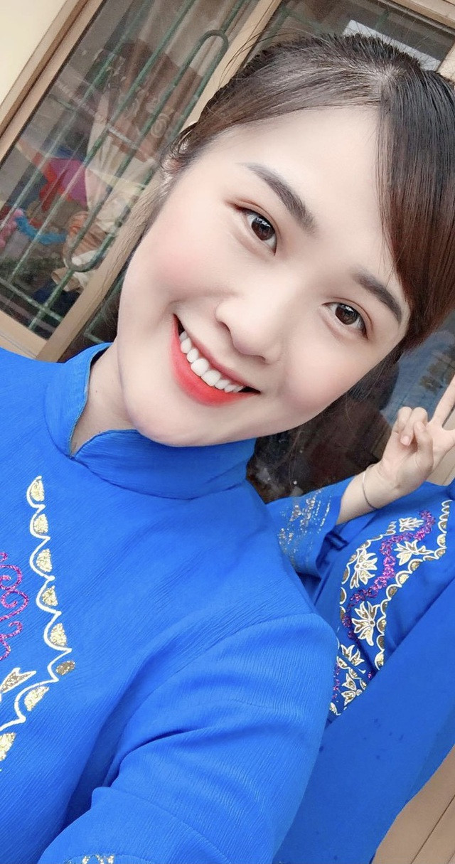 Từ việc mày mò làm Chè Lam bán trước cổng trường, Bích Nguyệt dần dần có khách quen tới nhà đặt và cũng từ đó, cô bạn hot girl dân tộc Nùng ấp ủ ước mơ mở tiệp bánh nhỏ chuyên làm các loại bánh đặc sản Cao Bằng để quảng bá đến nhiều người hơn nữa.