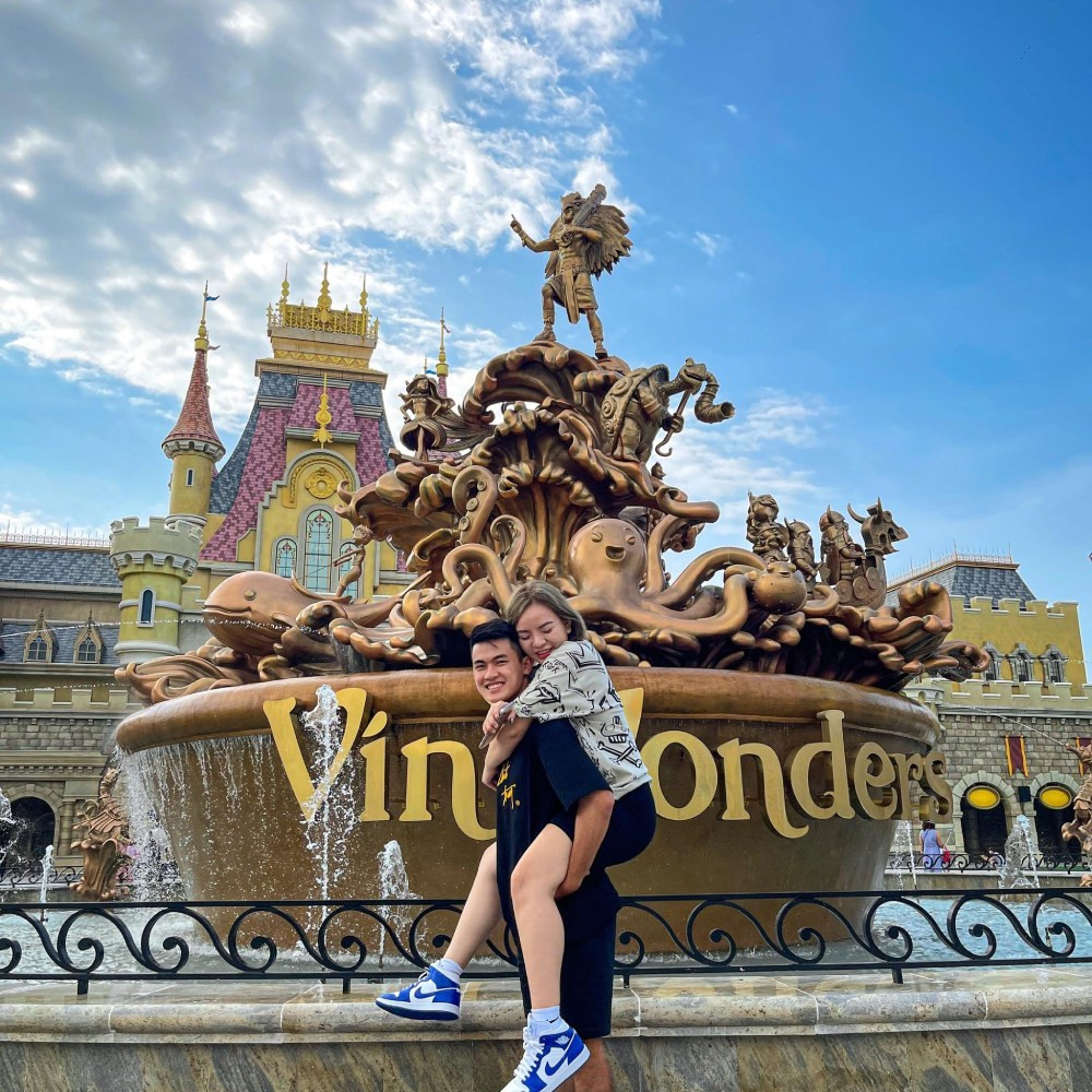 Phải đến sát ngày cưới, cô mới biết đến sự tồn tại của số quà cưới khủng kia. 9X nói: "Tôi may mắn khi mẹ cho tôi tất cả hành trang, mẹ đã cho tôi công việc, cơ sở kinh doanh trước khi lấy chồng rồi nên những gì được mẹ cho thêm trong đám cưới chúng tôi sẽ cất như một khoản để dành, làm vốn kinh doanh khi cần".