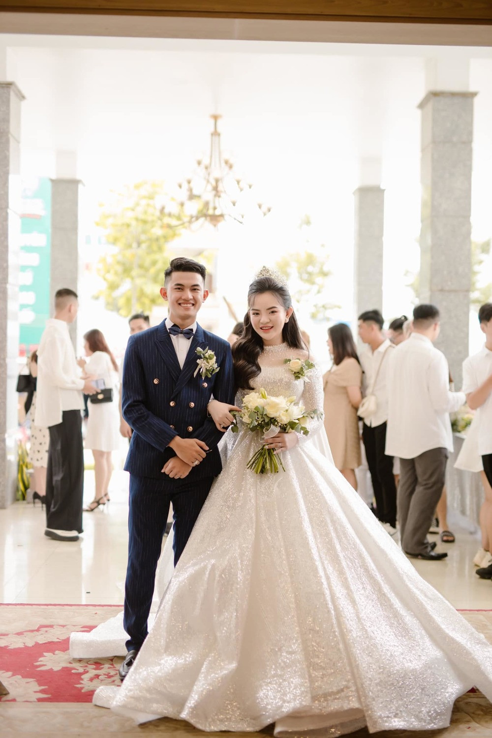 Về phía Thảo Vy, đến nay cô nàng vẫn còn cảm thấy rất vui vì món quà đặc biệt từ bố mẹ. Cô nàng cũng tâm sự thêm, từ vài năm trước, mẹ đã chuẩn bị cho cô một tiệm spa tại TP. Sóc Trăng.