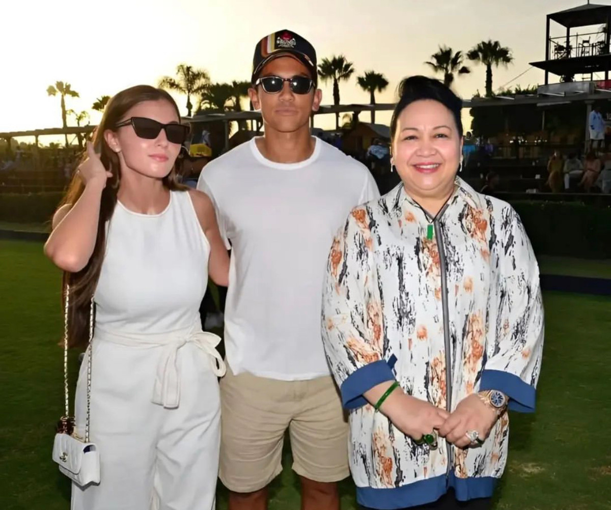 Abdul Mateen vốn được mệnh danh là "hoàng tử quyến rũ nhất châu Á", có hơn 2 triệu người theo dõi chỉ riêng trên Instagram. Anh tốt nghiệp sĩ quan tại Học viện Quân sự Hoàng gia Sandhurst (Anh), hiện là thiếu tá trong Lực lượng Không quân Hoàng gia Brunei.