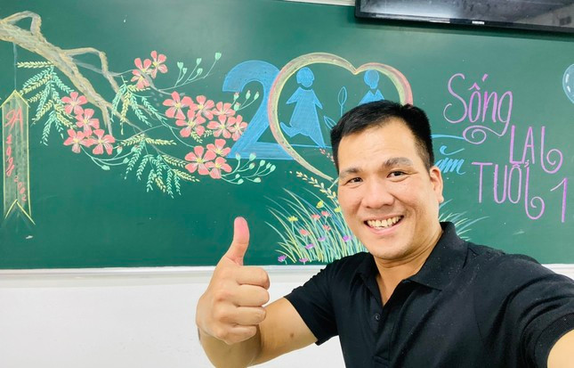 Với mỗi bức tranh, thầy Hạnh mất cả tiếng hoặc thậm chí 2 - 3 ngày để hoàn thành, tùy thuộc vào độ chi tiết, phức tạp của bức tranh.