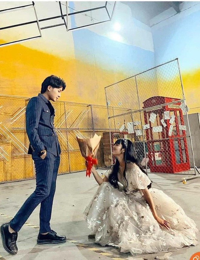 Trước khi bị lập group anti, Khánh Vân cũng đã phải nhận "gạch đá" tơi bời từ fandom của Jack vì những người này cho rằng cô nàng đang cố tình đu fame của nam ca sĩ.