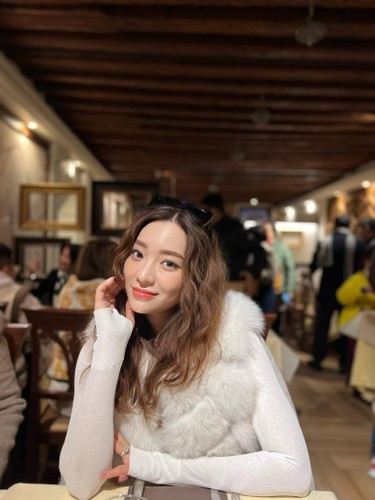 Trong chương trình "Mẹ chồng nàng dâu", cô Thu Nga - mẹ chồng Ngọc Lan cũng tiết lộ, ngay từ lần đầu gặp mặt, đã có cảm tình với con dâu tương lai vì quá xinh.