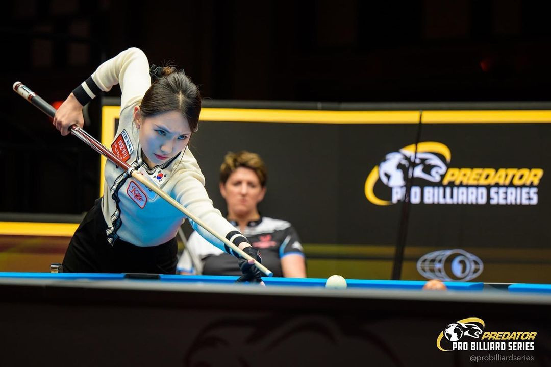 Nữ cơ thủ người Hàn Quốc luôn chọn cho mình những bộ trang phục năng động, trẻ trung nhưng cũng rất tôn dáng.