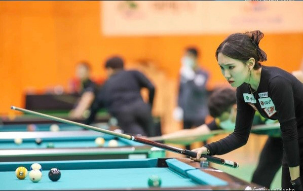 Phong cách ăn mặc ngoài đời của cơ thủ người Hàn Quốc cũng vô cùng trẻ trung, năng động