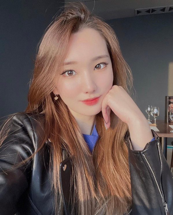 Giải đấu quốc tế đầu tiên mà cơ thủ sinh năm 1999 tham dự là vào năm 2017 – khi đó cô mới 18 tuổi