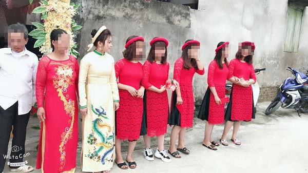 Còn lại, một phần ý kiến không ủng hộ việc "thay người" này của nhà gái bởi họ cho rằng nhà cô dâu không nghiêm túc trong khâu đón tiếp thông gia trong lễ ăn hỏi.