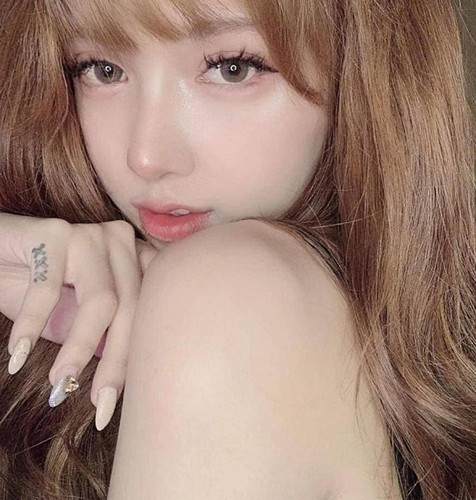 Vòng 1 bốc lửa dường như trái ngược hoàn toàn với gương mặt của Mym Trần. Điều đó lại càng làm hình ảnh của hot girl 9X này ghi dấu mạnh mẽ trong mắt dân tình.