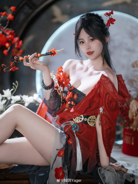 Theo đó, Yager đã hóa thân thành nhân vật Cố Thanh Hàn trong bộ trang phục Lục Vân Ngọc Tiêu. Đây là một trang phục cao cấp, vừa mới ra mắt trong Naraka: Bladepoint.