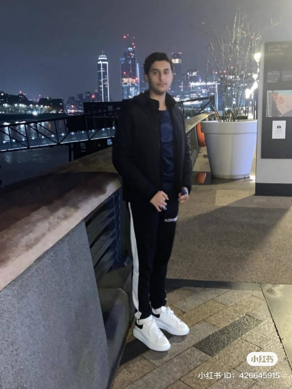 Họ cho rằng, chắc hẳn linh vật được lấy cảm hứng từ vị hoàng tử trẻ tuổi, cả 2 quá đỗi dễ thương, tinh thần cổ vũ thể thao “ngút trời”.