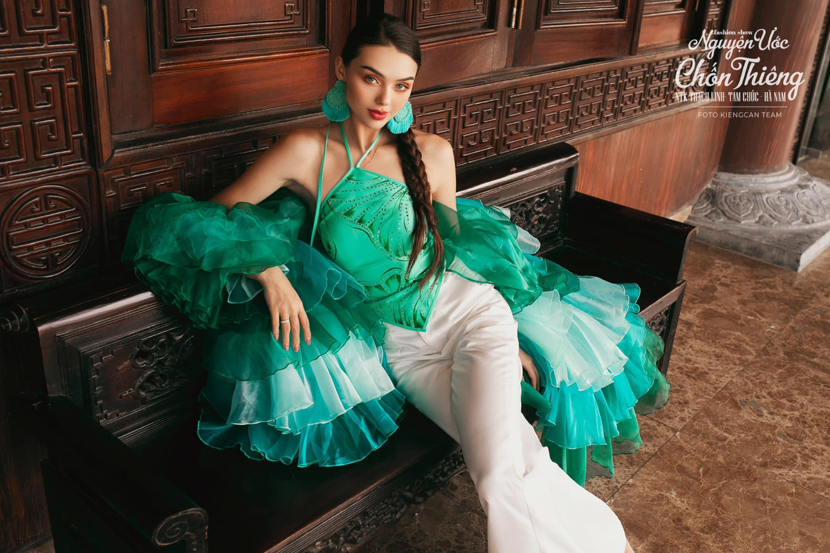 Có thể thấy mỗi lần đi sự kiện, đi diễn Dianka là một hình ảnh hoàn toàn khác so với lúc ở nhà của nàng WAG sinh năm 2000. Khi ở nhà cô nàng thoải mái diện đồ ngủ, không trang điểm.