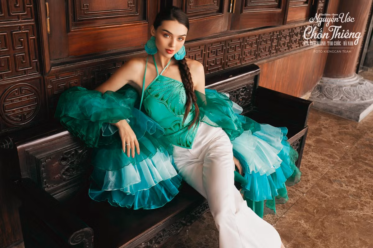 Có thể thấy mỗi lần đi sự kiện, đi diễn Dianka là một hình ảnh hoàn toàn khác so với lúc ở nhà của nàng WAG sinh năm 2000. Khi ở nhà cô nàng thoải mái diện đồ ngủ, không trang điểm.