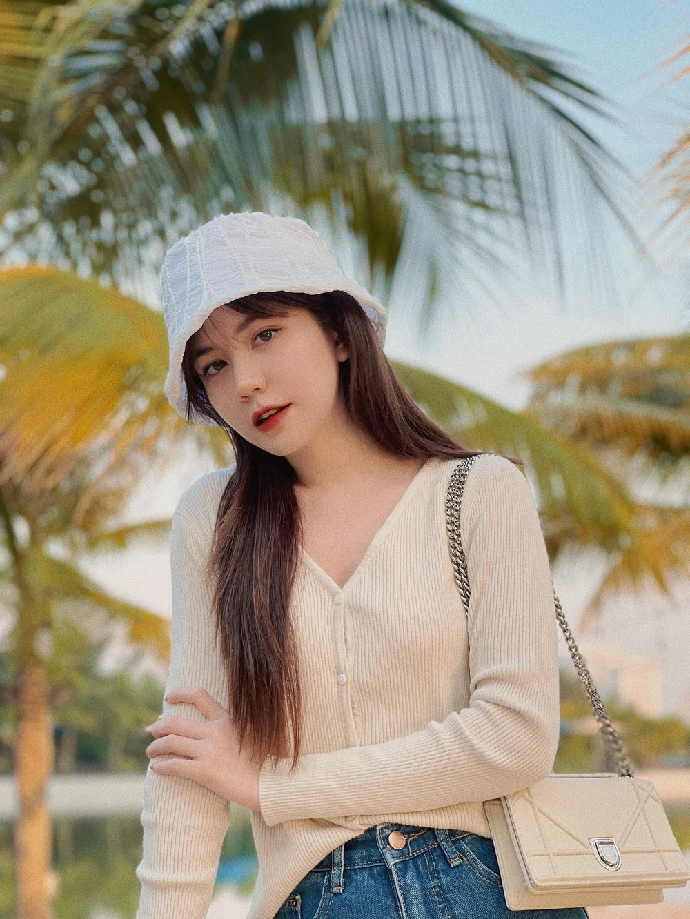 Giống với Quỳnh Anh Shyn, An Japan cũng theo đuổi sự nghiệp mẫu ảnh nhưng không gặt hái được nhiều thành công.