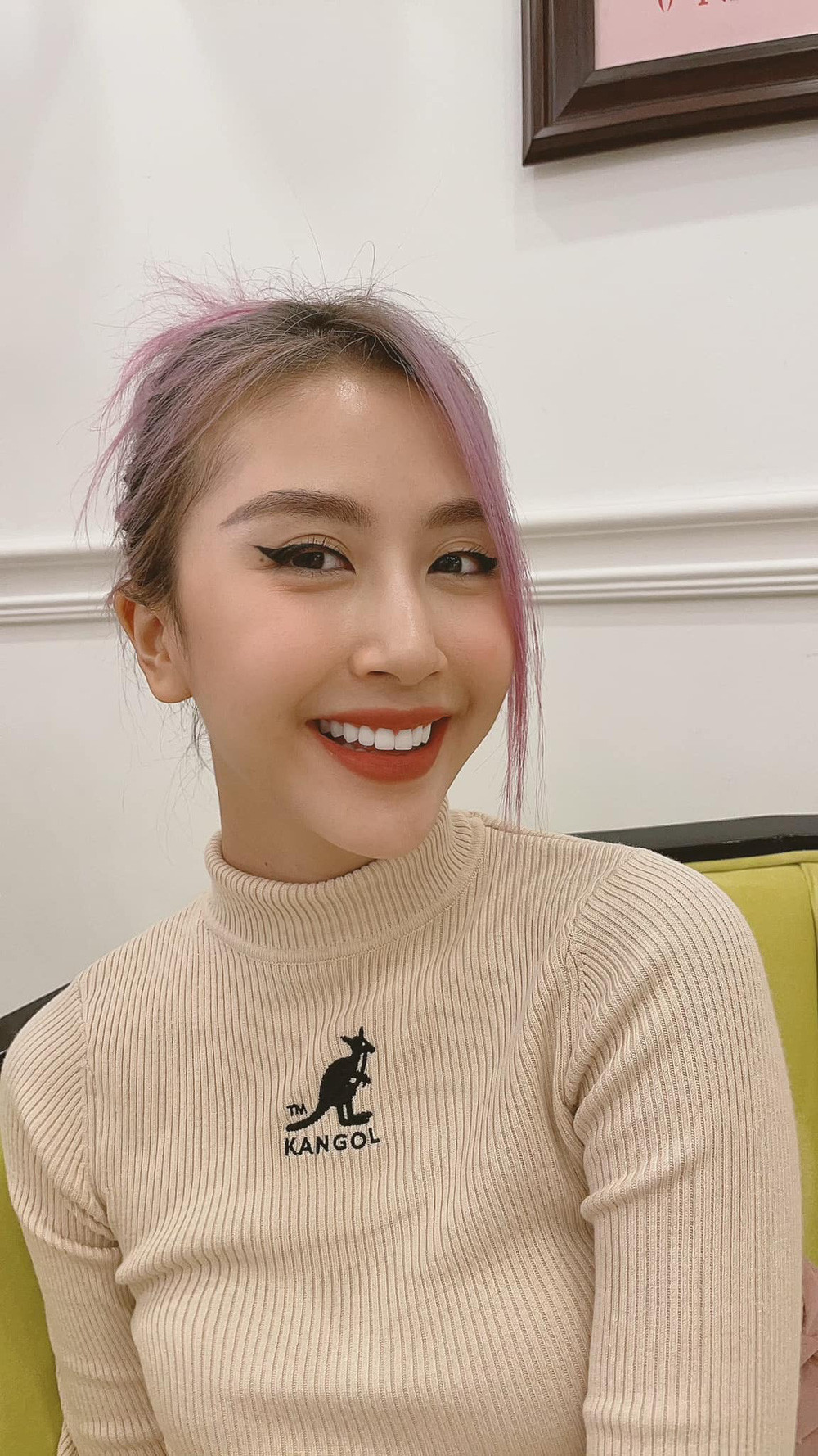 Quỳnh Anh Shyn có lẽ là cái tên nổi bật nhất trong nhóm "Bộ ba sát thủ" hot girl Hà thành và vẫn kiên trì hoạt động showbiz cho đến thời điểm hiện tại.