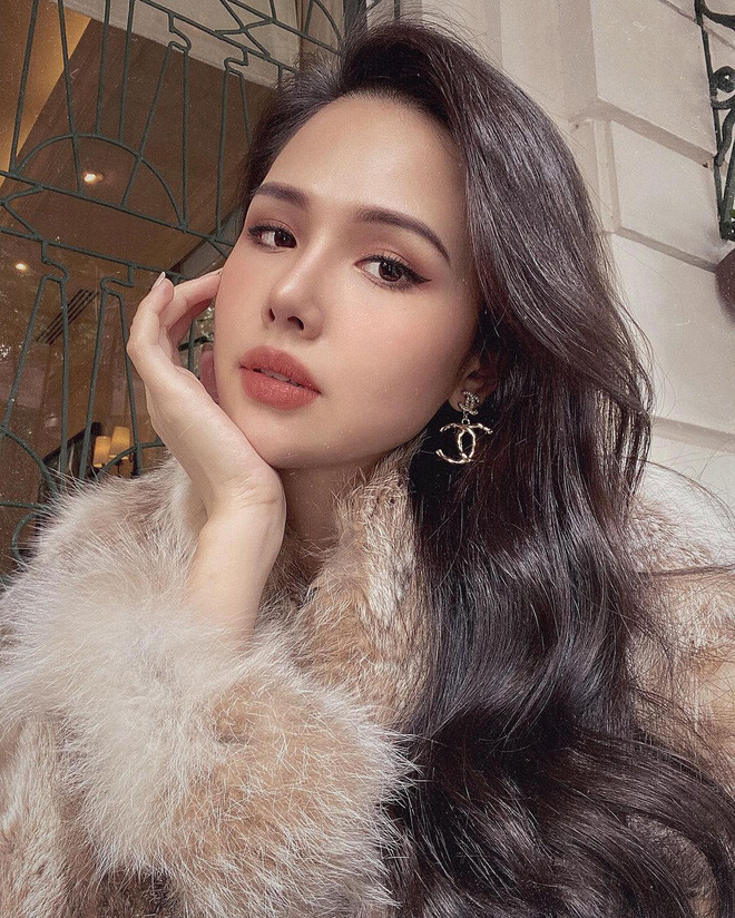 Trong Phanh Lee để tóc mái bằng có phần trẻ trung hơn nhưng nhìn vào phần bình chọn của dân mạng, chắc hẳn nàng hot girl 9X sẽ rất buồn.