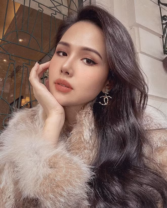 Trong Phanh Lee để tóc mái bằng có phần trẻ trung hơn nhưng nhìn vào phần bình chọn của dân mạng, chắc hẳn nàng hot girl 9X sẽ rất buồn.