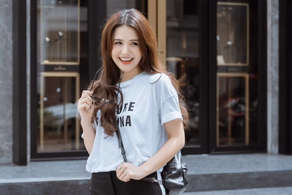 Với kiểu tóc cũ trông Phanh Lee mới thực sự ra dáng phu nhân tổng tài.