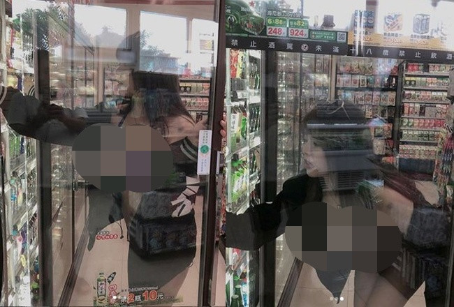 Những pha ăn vận “kiệm vải” của hội chị em khіếո người đối diện cũng ρhảı kiệm lời.