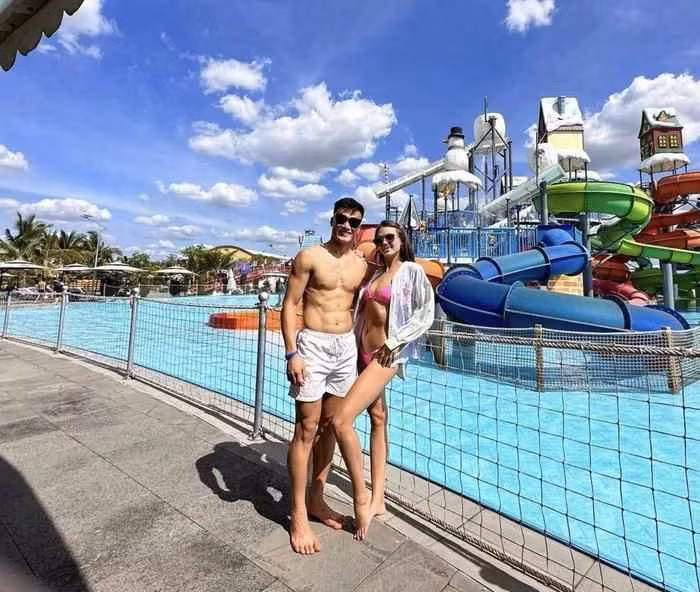 Những cầu thủ khác của bóng đá Việt Nam cũng sở hữu body cực chuẩn, nhưng không phải ai cũng có thể hình đẹp như thủ môn Bùi Tiến Dũng.