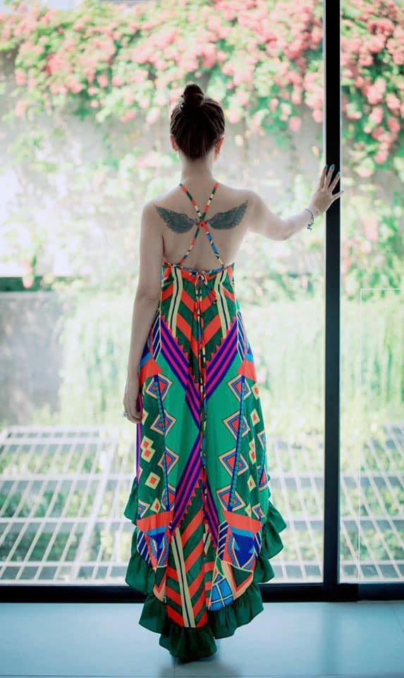 Ở tuổi 38, Vân Hugo nhận được nhiều lời khen từ phía công chúng cho diện mạo trẻ trung, vóc dáng cân đối.