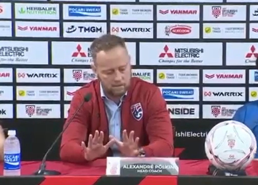 Tro ly HLV Thai Lan co hanh vi khiem nha voi phong vien Viet Nam-Hinh-2