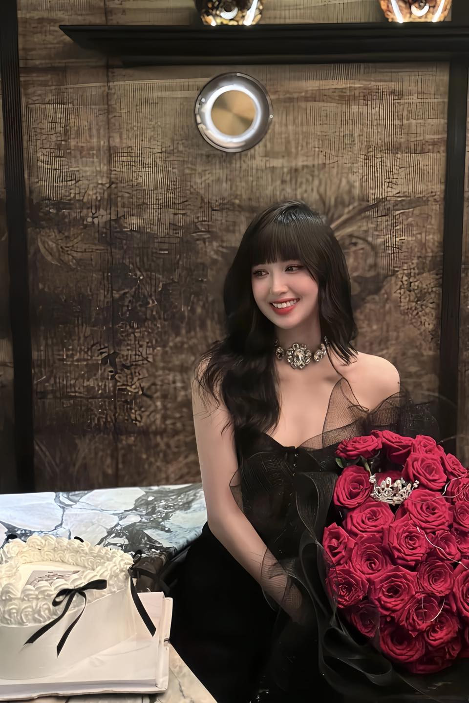 Mới đây nhất, Tâm Tít đón sinh nhật tuổi 35. U40 của người đẹp gốc Hà thành khiên dân mạng xuýt xoa khen ngợi bằng hàng loạt các mỹ từ như "mỹ nhân không tuổi", "búp bê lão hoá ngược"... bởi nhan sắc cô ngày càng thăng hạng theo thời gian.