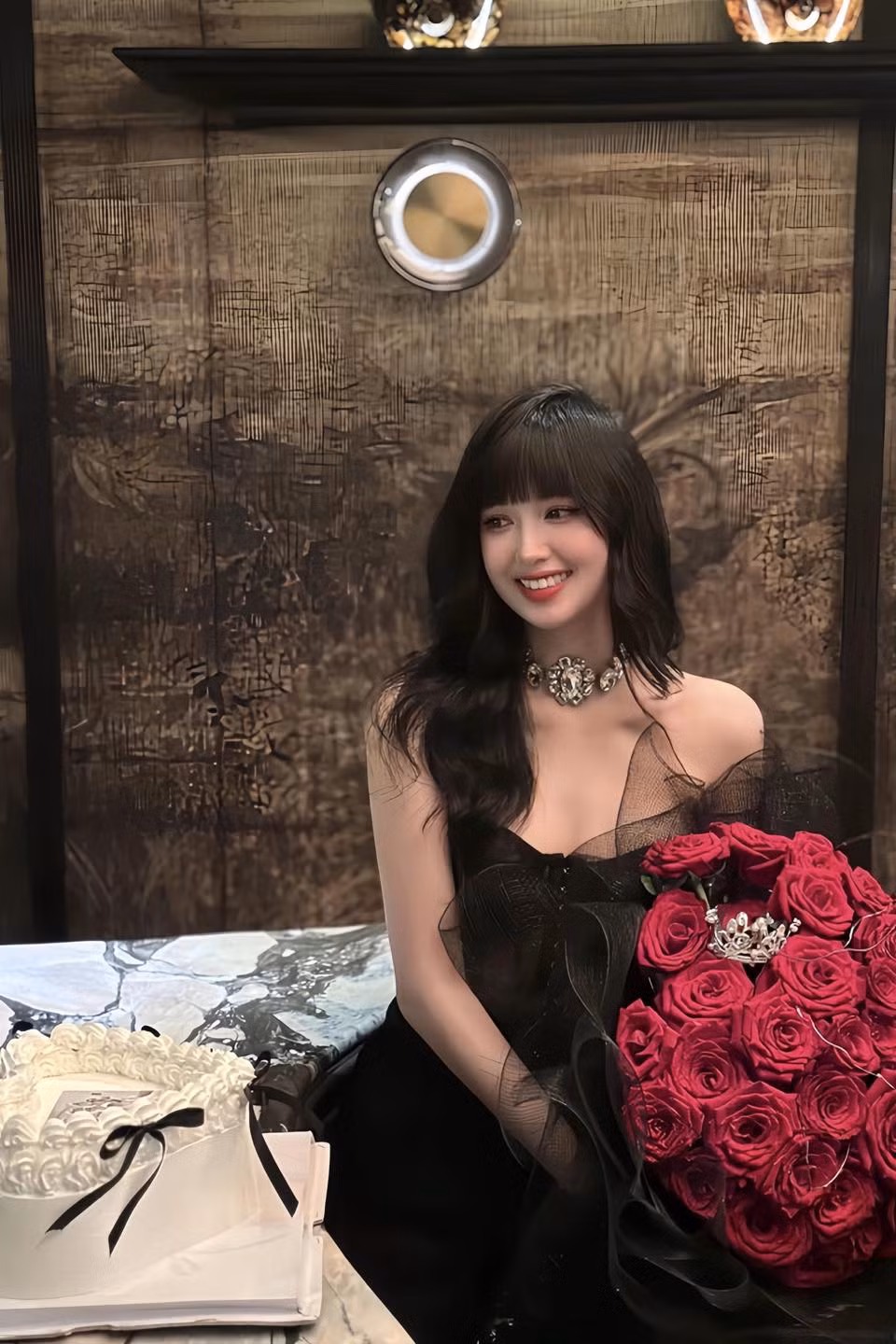 Mới đây nhất, Tâm Tít đón sinh nhật tuổi 35. U40 của người đẹp gốc Hà thành khiên dân mạng xuýt xoa khen ngợi bằng hàng loạt các mỹ từ như "mỹ nhân không tuổi", "búp bê lão hoá ngược"... bởi nhan sắc cô ngày càng thăng hạng theo thời gian.