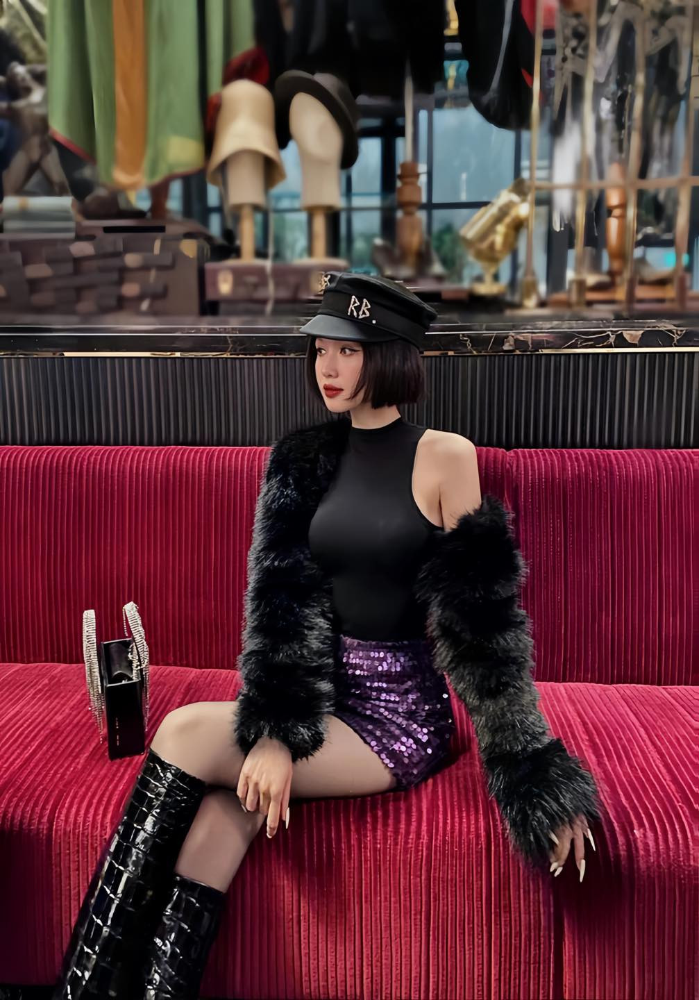 Khi Nam tiến vào năm 2009, Tâm Tít đã sở hữu một số bản hit thời đó như: Môi xinh, Nhắc lại trong nỗi nhớ,... Cô làm VJ cho một số kênh truyền hình, đồng thời tham gia nhiều bộ phim như: Giữa hai thế giới, Chiếc giường chia đôi, Sao đổi ngôi,...